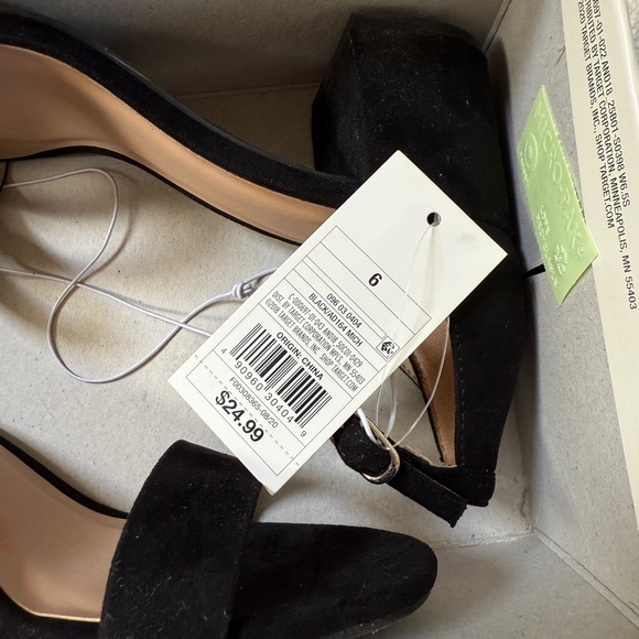 a new day • suede heels (black) - Picture 2 of 3